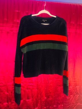 👑 Size Large Kendall & Kylie Black Crewneck Sweater with Red and Green Stripes